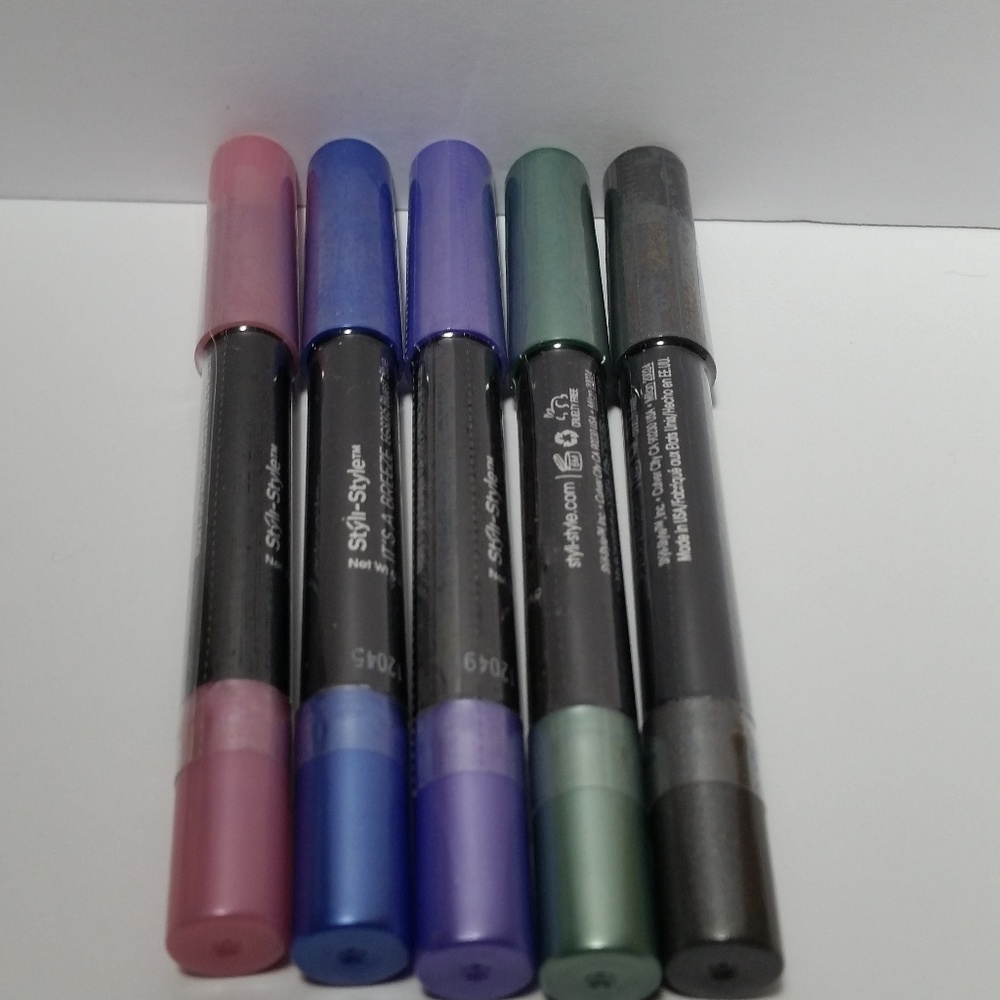 1 It's A Breeze Cooling Gel Eye Shadow Pencil